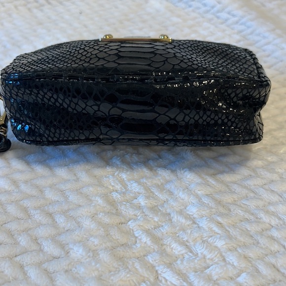 Michael Kors Black Snakeskin Exterior Women's Wristlet Clutch Gold Tone Accents - Picture 3 of 7